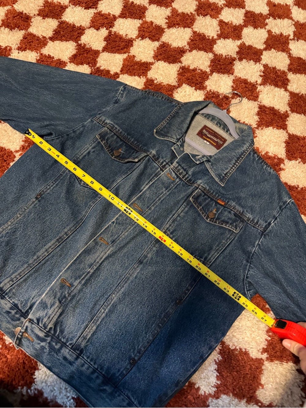 Perfectly worn distressed vintage Rustler Dark Wash Denim Jacket Size Large - Picture 8 of 8